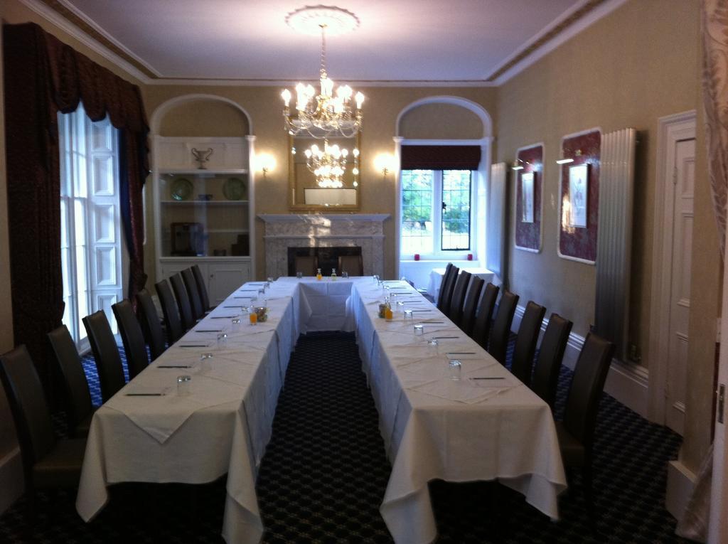 Chiseldon House Country house *